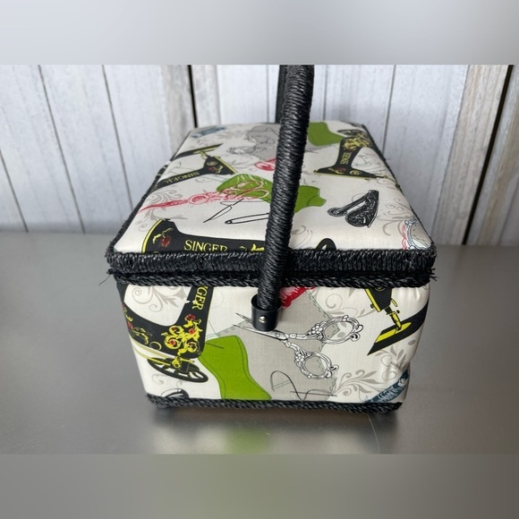 Vintage Style Style Singer Black Sewing Machine Fabric Padded Basket Box - Picture 2 of 10